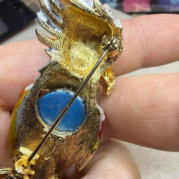 Vintage Cockatoo Brooch with Blue Gem signed ART - Picture 10 of 11